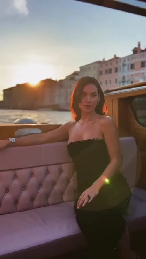Adria Arjona - Video