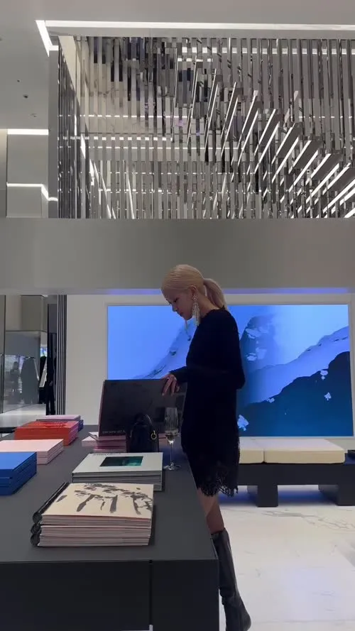 Rosé || Roseanne Park - BLΛƆKPIИK ( BLACKPINK ) - Video