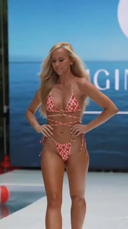 Danielle Moinet / Summer Rae - Video