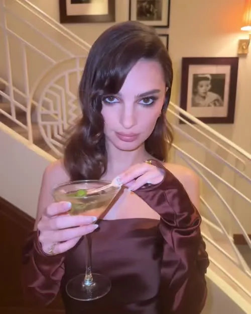 Emily Ratajkowski - Video