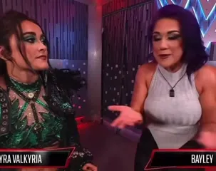 WWE Bayley / Davina Rose / Pamela Rose Martinez - Bayleyscupcakes