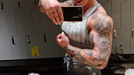 crazyxbody / musclegirlxxx - Video