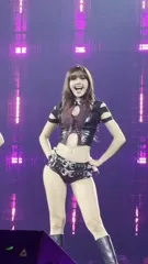 Lisa | BLΛƆKPIИK (Blackpink) - Style is so funny at the Hong Kong concert