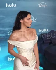 Dafne Keen - Video