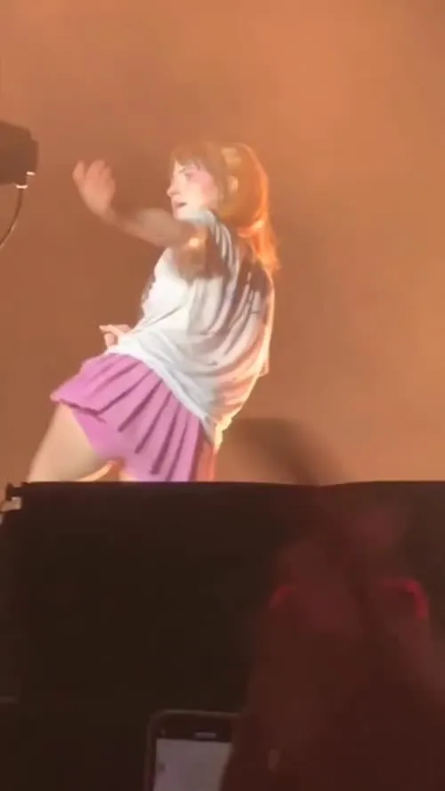Hayley Williams - Boring soggy aegeancat mobile