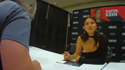 Dafne Keen - Video