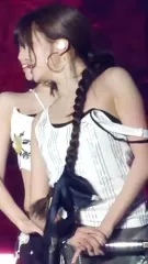 Hong Eunchae 홍은채 | LESSERAFIM - Video