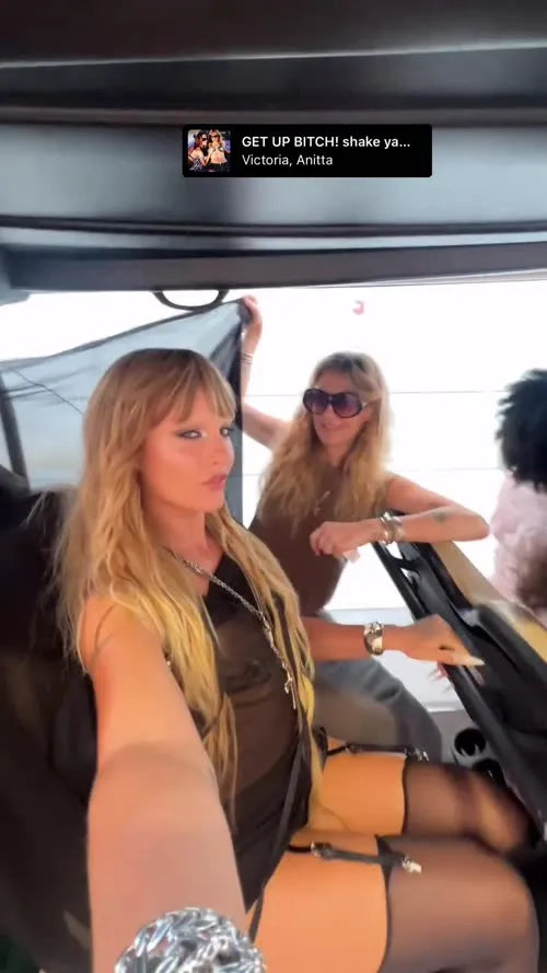 Victoria De Angelis (Maneskin bassist) - Video #321816