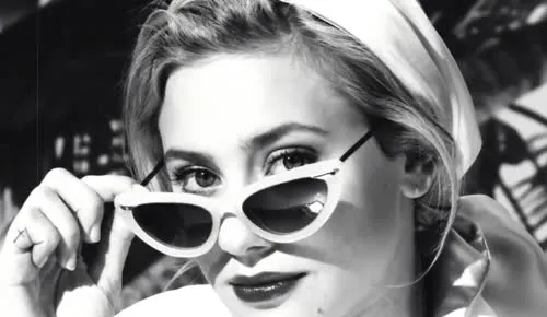 Lili Reinhart - Video