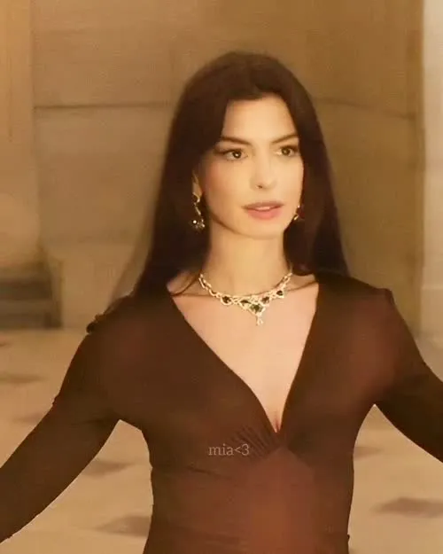 Anne Hathaway - Video