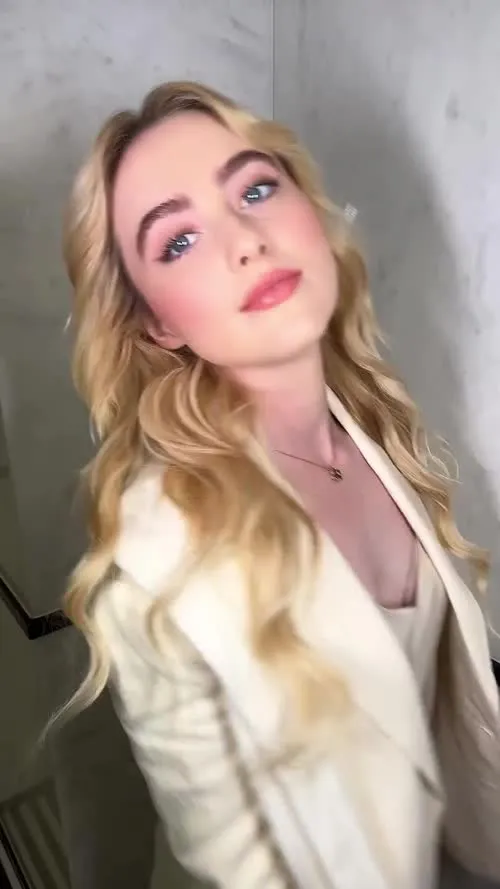 Kathryn Newton - Video