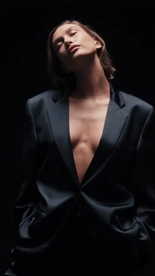 Hailey Baldwin Bieber - Video