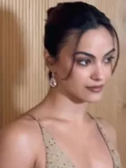 Camila Mendes - Video