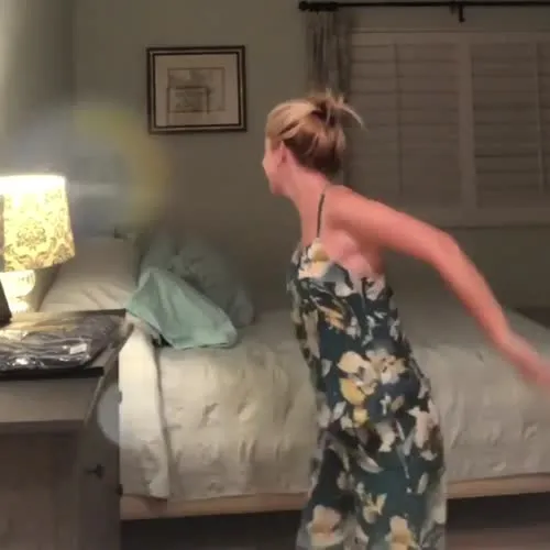 Angela Kinsey - Video