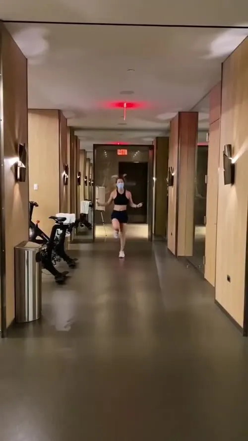Kaley Cuoco - Video