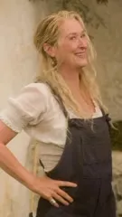Lily James - Criu z4ha hk1