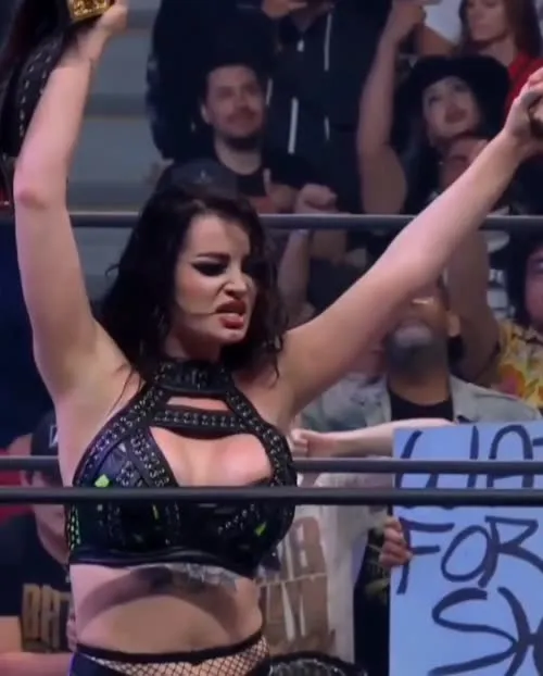 WWE's Paige / Saraya Bevis - Video