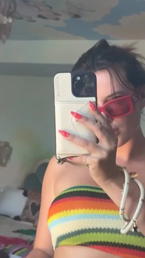 Bella Thorne - Video