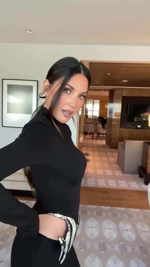 Olivia Munn - Video