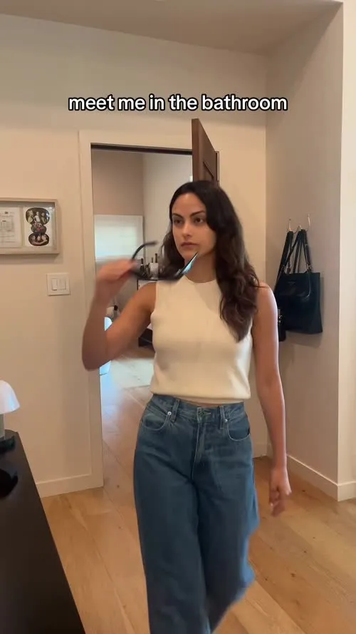 Camila Mendes - Video
