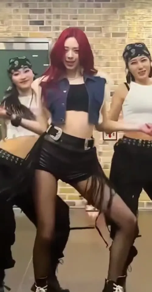 Yuna - ITZY (유나, Shin Yu Na) - Video