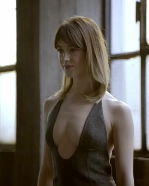 Daisy Edgar-Jones - Video #71394