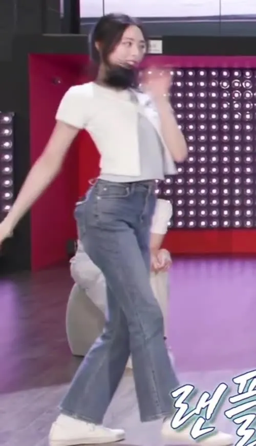 Yuna - ITZY (유나, Shin Yu Na) - Dancing ass shots