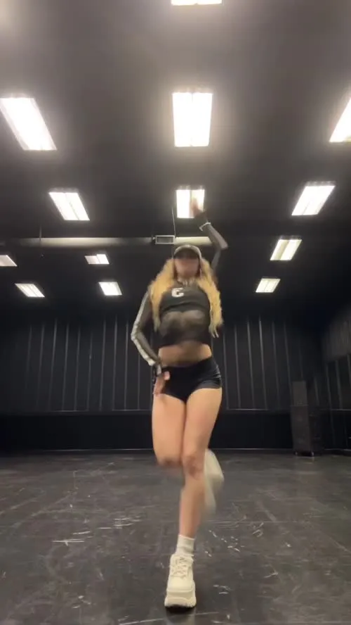 Daniela Avanzini (Katseye) - Video