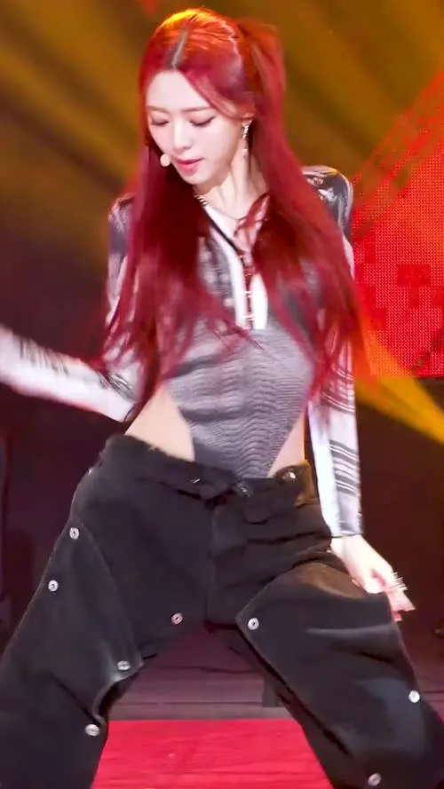 Yuna - ITZY (유나, Shin Yu Na) - Video