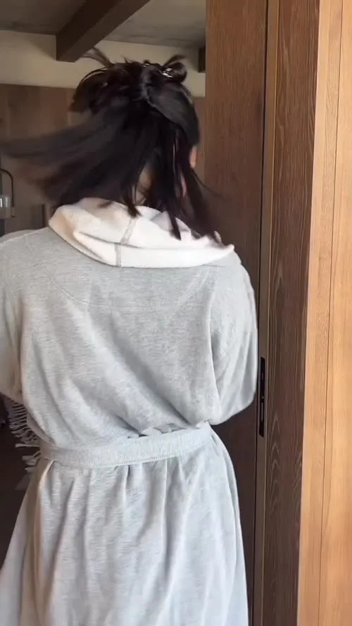 The Bella Twins: Nikki Bella & Brie Bella | Garcia Twins - Video