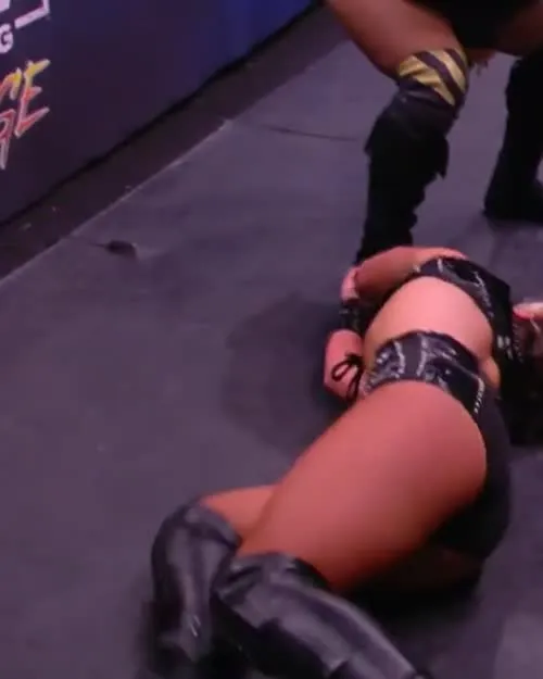Toni Storm - Video