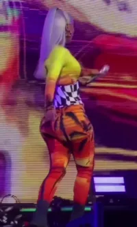 Iggy Azalea - Dim qualified flamingo