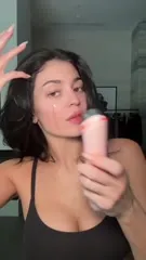 Kylie Jenner - Doaxznr71mp