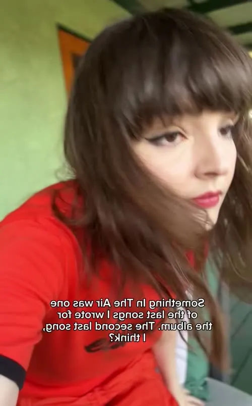 Lauren Mayberry (Singer) - Video