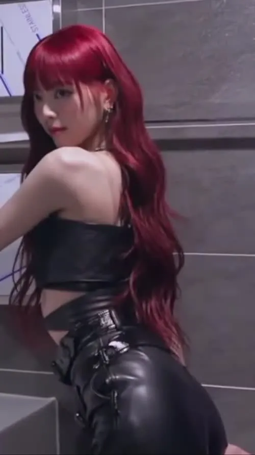 Yuna - ITZY (유나, Shin Yu Na) - Video #121499