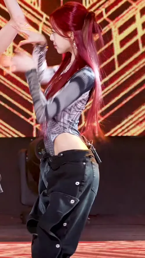 Yuna - ITZY (유나, Shin Yu Na) - Video