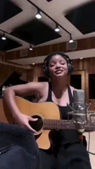 Halle Bailey - Video