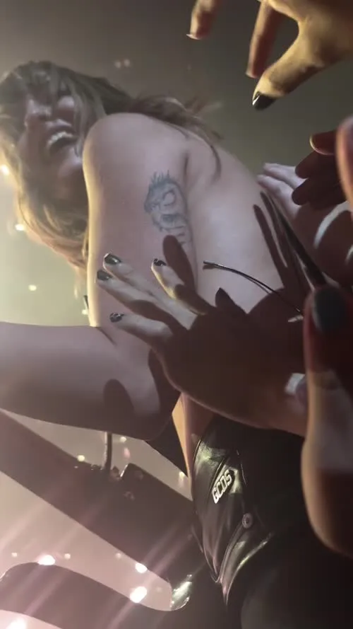 Victoria De Angelis (Maneskin bassist) - Video #277119