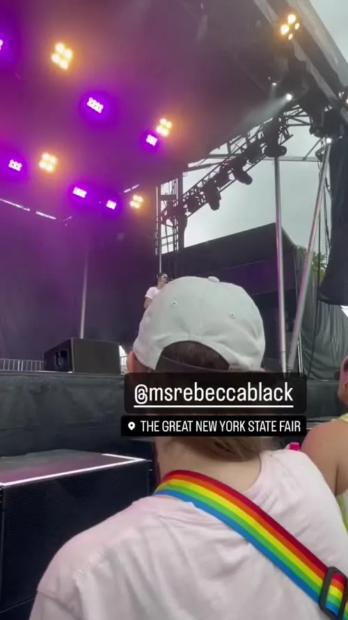 Rebecca Black - Video dashinit