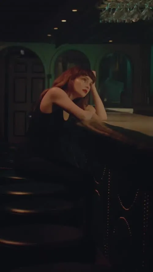 Lauren Mayberry (Singer) - Video