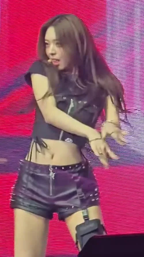 Yuna - ITZY (유나, Shin Yu Na) - Video