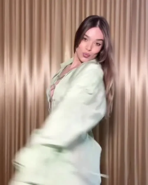 Hailee Steinfeld - Video