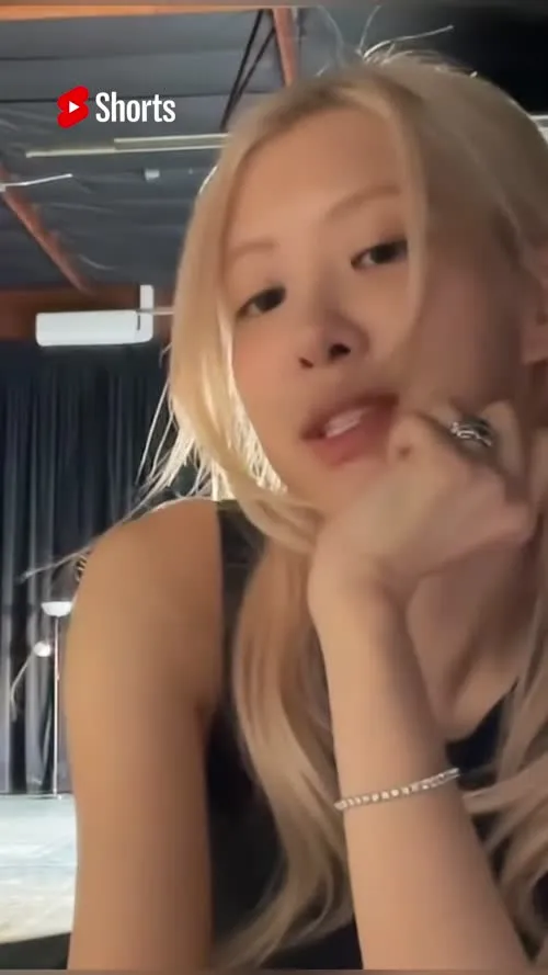 Rosé || Roseanne Park - BLΛƆKPIИK ( BLACKPINK ) - Video #288824