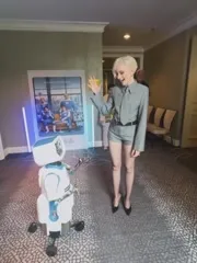 Julia Garner - Egeew 2CSDT