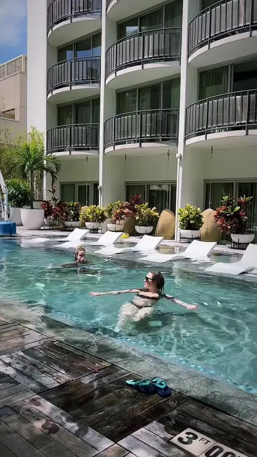 Eliza Taylor - Video