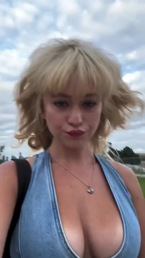 Ella Ballentine - Video