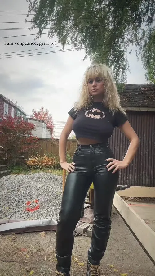 Ella Ballentine - Video