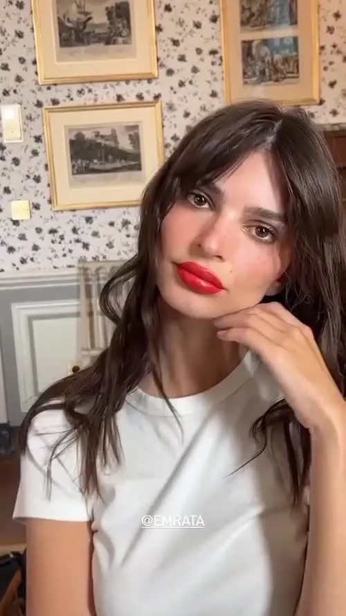 Emily Ratajkowski - Video