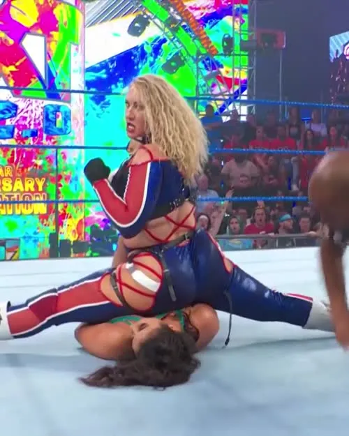 WWE Nikkita Lyons - Video