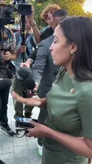 Alexandria Ocasio-Cortez / AOC - Ezypo00doUD